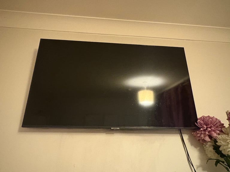 Samsung 43” Smart TV