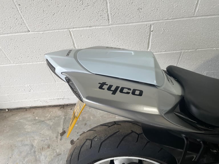 2008 - SUZUKI GSXR600 K8 - GSXR - RACE EXHAUST - USED MOTORCYCLE 