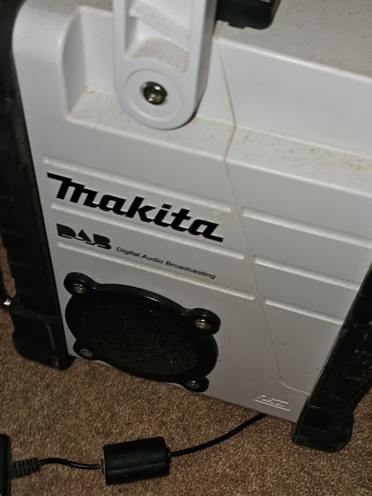  Makita DMR104 DAB/FM Job‑Site Radio – White – Makita DMR110 DAB/FM Site Radio - Barely Used