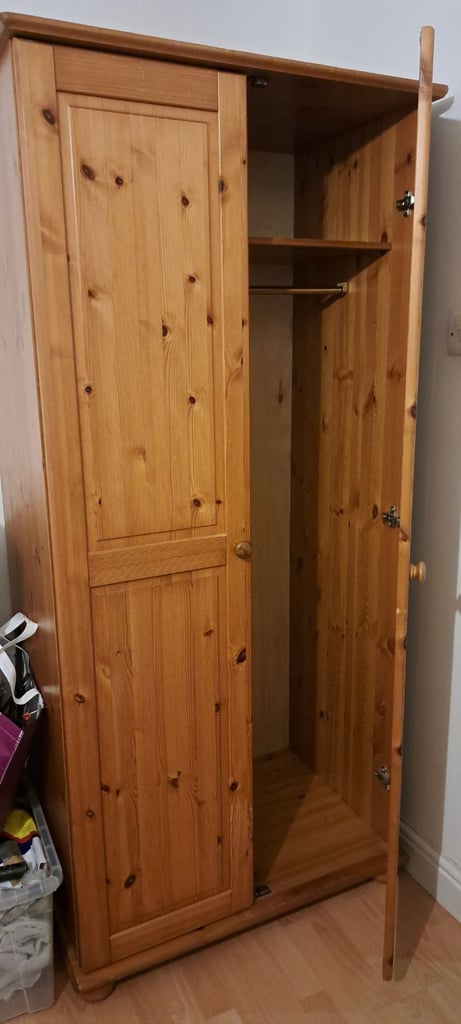 Solid wood wardrobe and drawers 