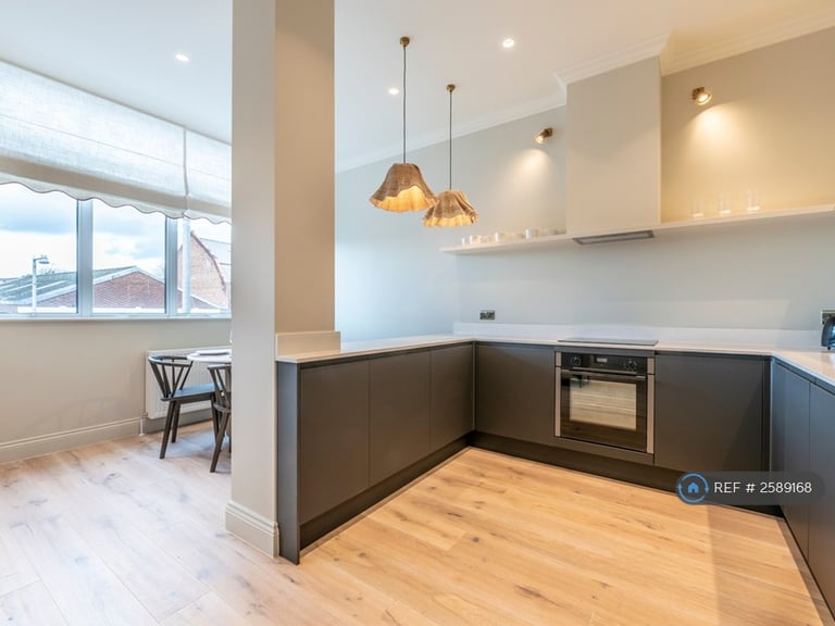 2 bedroom flat in Heath Road, London, TW1 (2 bed) (#2589168)