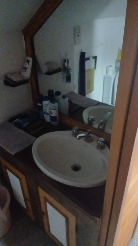 Spacious & Cosy Ensuite Room for Rent in - CR7 8DQ