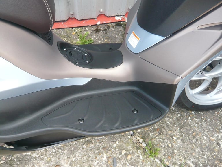 Piaggio Medley 125 2024 SCOOTER LEARNER LEGAL MOPED 50 VISION R RR CB MT YS YBR