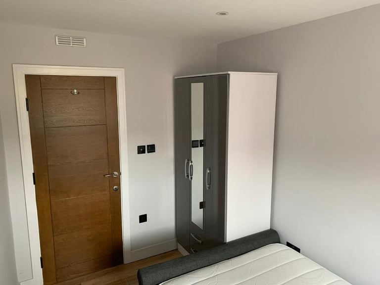South Wimbledon Room for Rent