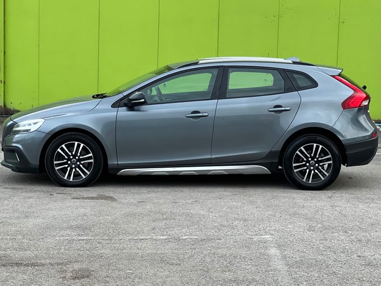 2017 Volvo V40 D2 [120] Cross Country Nav Plus 5dr HATCHBACK Diesel Manual