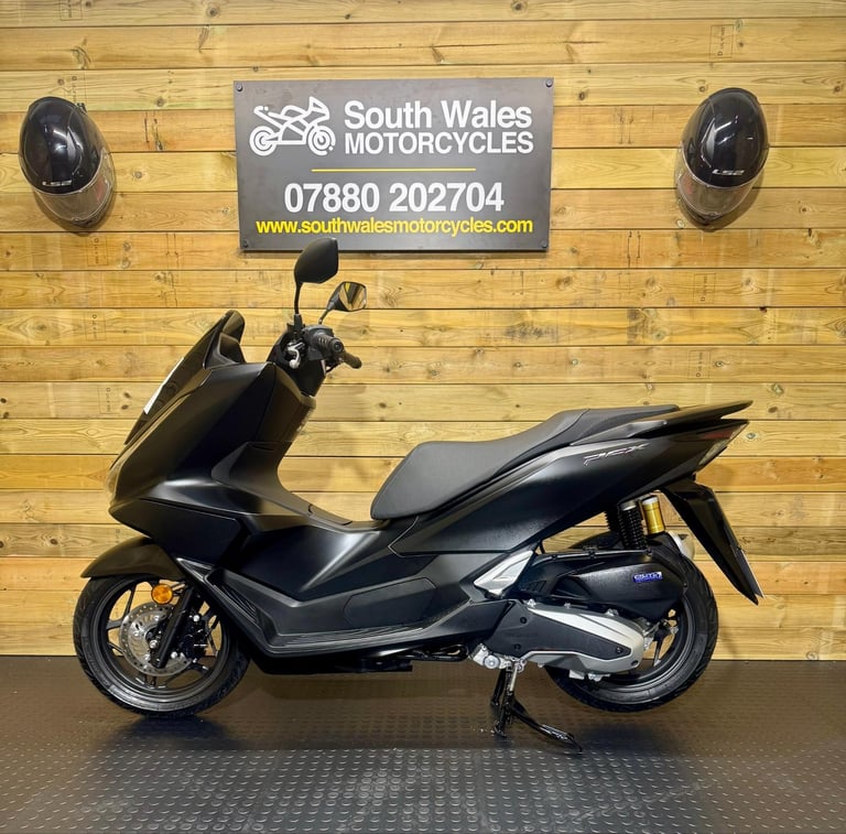 Honda PCX 125 automatic / 2025 model / JUST 34 MILES FROM NEW!