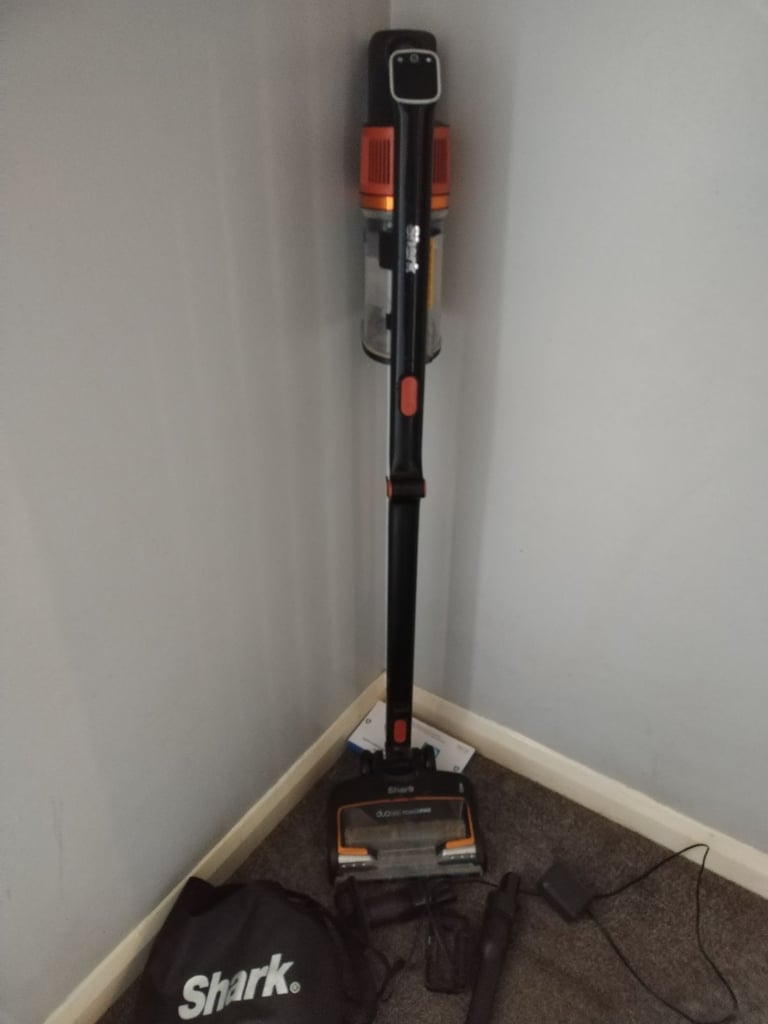 Shark cordless vacuum cleaner with attachment and rotary floor head and lights vgc gwo 