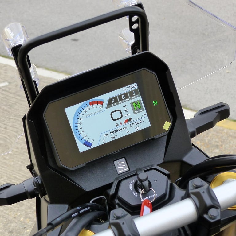 2025 Suzuki DL800 V-Strom DE – Immaculate, 1- Owner, FSH, 16 months Warranty .