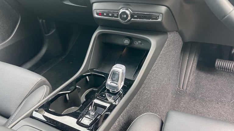 2025 Volvo XC40 2.0 B4P Ultra Dark 5dr Auto SUV Petrol Automatic