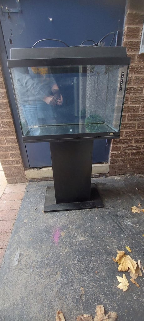 Juwel fishtank and stand read description 