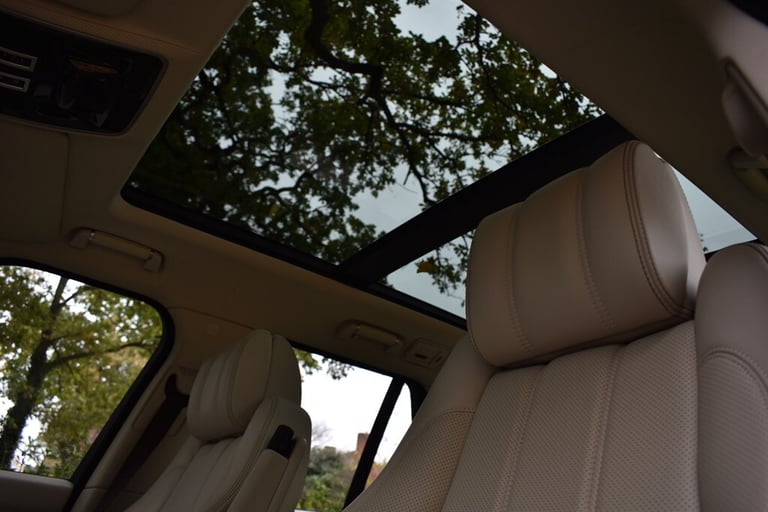 2014 Land Rover Range Rover V8 AUTOBIOGRAPHY+11 Services carried out! Estate Petrol Automatic