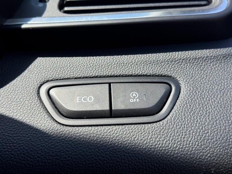 2017 Renault Kadjar 1.2 TCe Signature Nav Euro 6 (s/s) 5dr HATCHBACK Petrol Manual