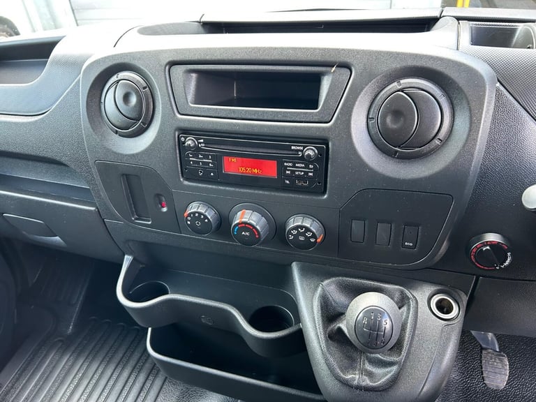 RENAULT MASTER 2.3 FWD SL28 dCi SWB LOW ROOF WHEELCHAIR ACCESS CREW Euro 6 NO VA