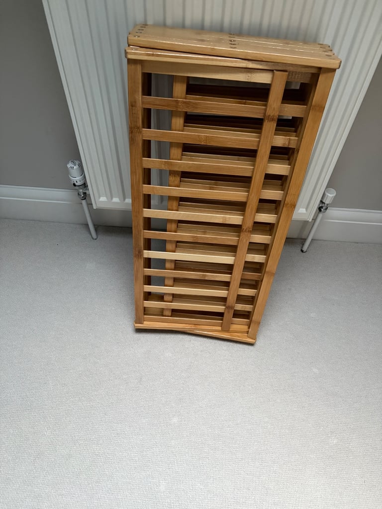 Used shoe rack in excellent condition 