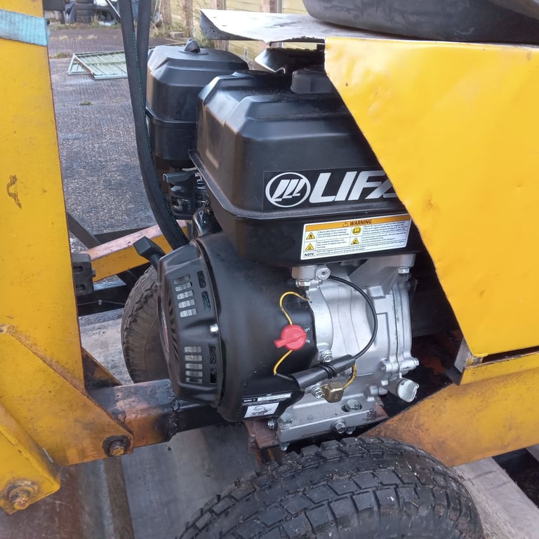 Digger and trailer with ramp and winch, new 13hp engine, spooler and pipes