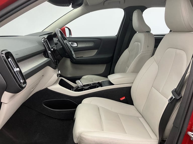 2020 Volvo XC40 2.0 B4P Inscription Pro 5dr Auto Estate Automatic