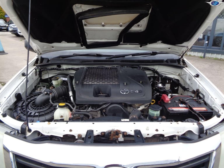 TOYOTA HILUX 2.5 D-4D HL2 White Manual Diesel 2012