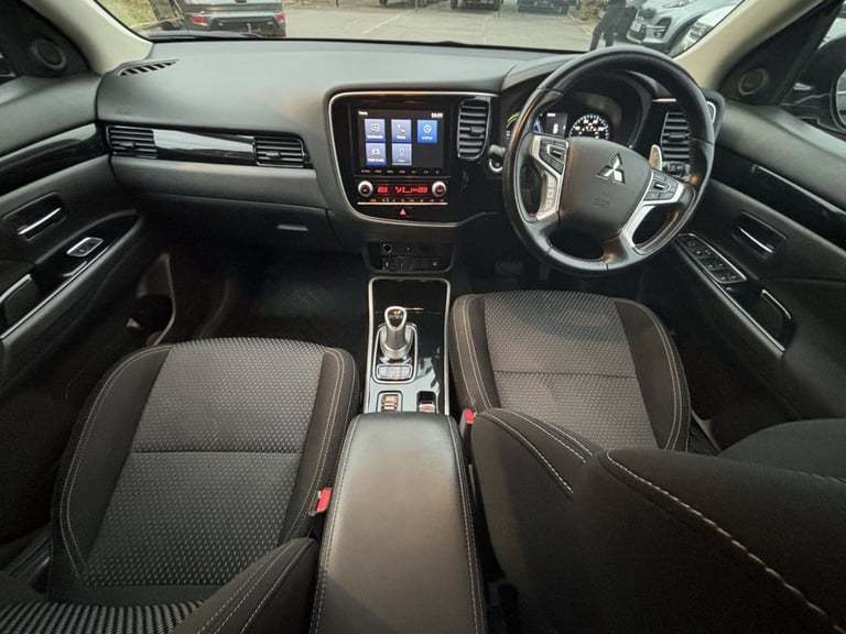 2021 Mitsubishi Outlander 2.4h TwinMotor 13.8kWh Design SUV 5dr Petrol Plug-in Hybrid CVT 4WD Eur...