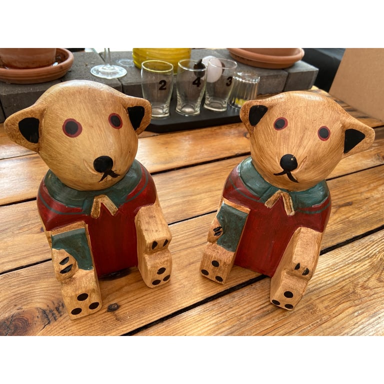 Pair of wooden bears.
