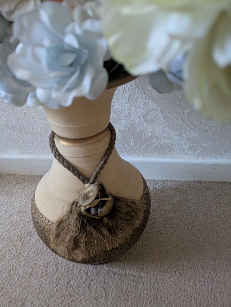 A vase, in excellent condition, from pet and smoke free home, height 30 cm, £5