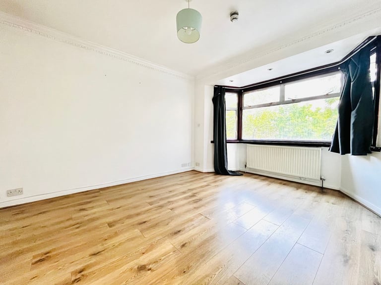 5 bed semi-detached house to rent The Vale, Cricklewood NW11 - Available Now