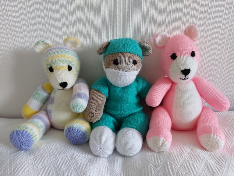 Knitted teddies