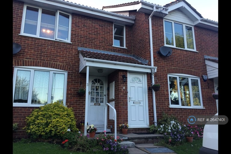 1 bedroom flat in St Gregory Close, Ruislip, HA4 (1 bed) (#2647401)