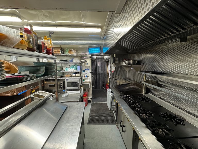 Restaurant/Luxury Bar Business For Sale - Prime Location - Modern Interior - Free Parking