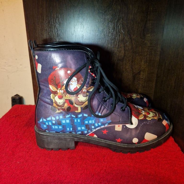 Christmas Santa & Reindeer Combat Boots – Festive Lace-Up Winter Shoes – Size EU 42 / UK 8 