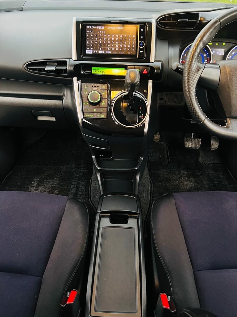 Toyota wish 2013 7 seats white petrol atomatic ulez 1.8