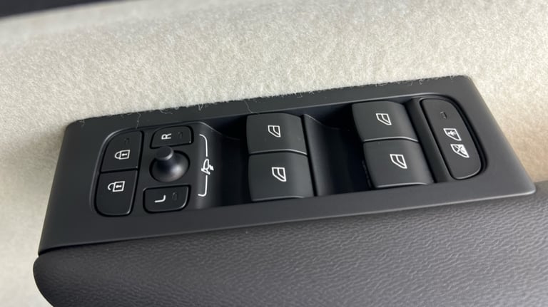 2022 Volvo XC40 2.0 B4P Plus Dark 5dr AWD Auto ESTATE PETROL Automatic