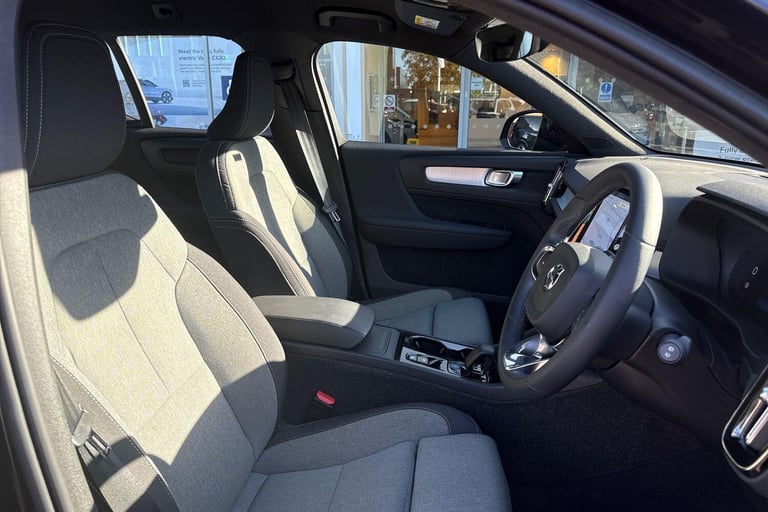 2023 Volvo XC40 2.0 B3 MHEV Plus SUV 5dr Petrol Hybrid DCT Auto Euro 6 (s/s) (163 ps) ESTATE Petr...