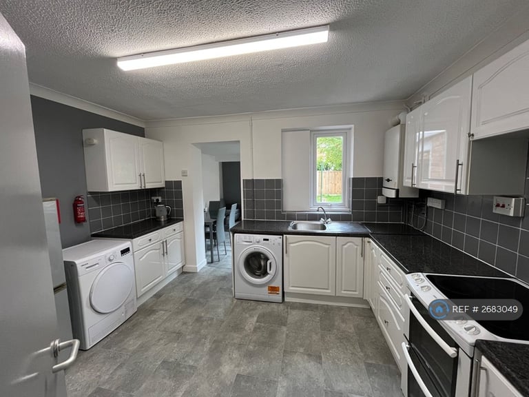 5 bedroom house in Nasmith Road, Norwich, NR4 (5 bed) (#2683049)