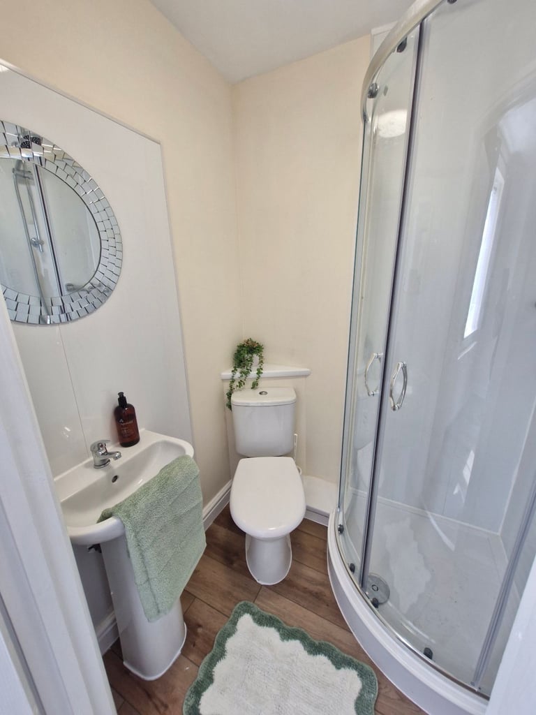 Large ground floor ensuite room available to Let in Doncaster