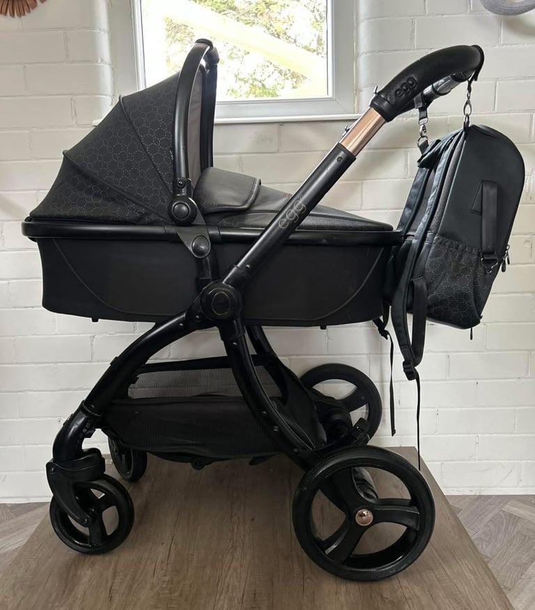 Egg2 Luxury pushchair and Shell I-size car seat special edition bundle in black Geo