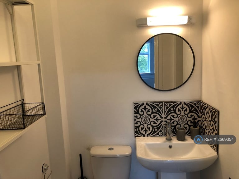 Studio flat in Lancaster Gate, London, W2 (#2669354)