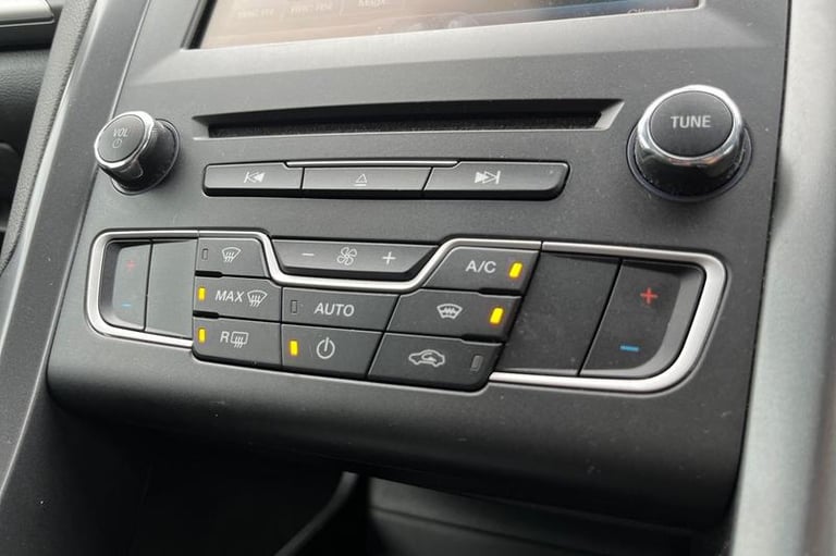 2016 Ford Mondeo 2.0 TDCi Titanium 5dr ** Sync 2 - Bluetooth / USB Connection ** Manual Hatchback...