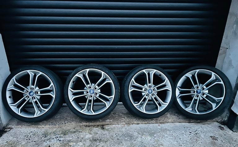 Genuine Ford 19” ST Alloy Wheels 235/35/19 Tyres 5x108 also fit Volvo Jaguar