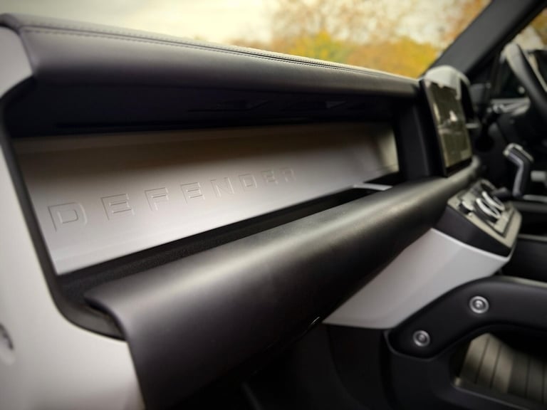 2022 Land Rover Defender 110 3.0 D300 MHEV HSE SUV 5dr Diesel Auto 4WD Euro 6 (s/s) (300 ps) ESTA...