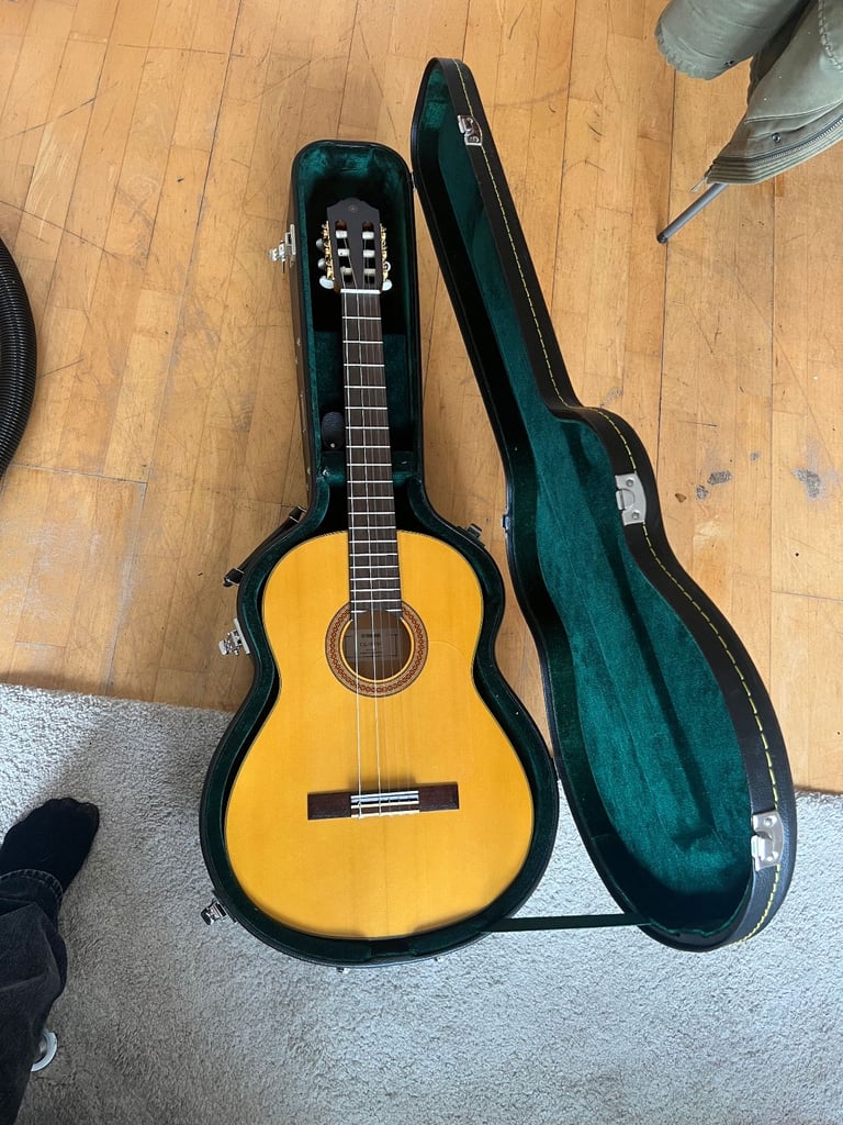 image for yamaha CG182SF acoustic flamenco guitar 