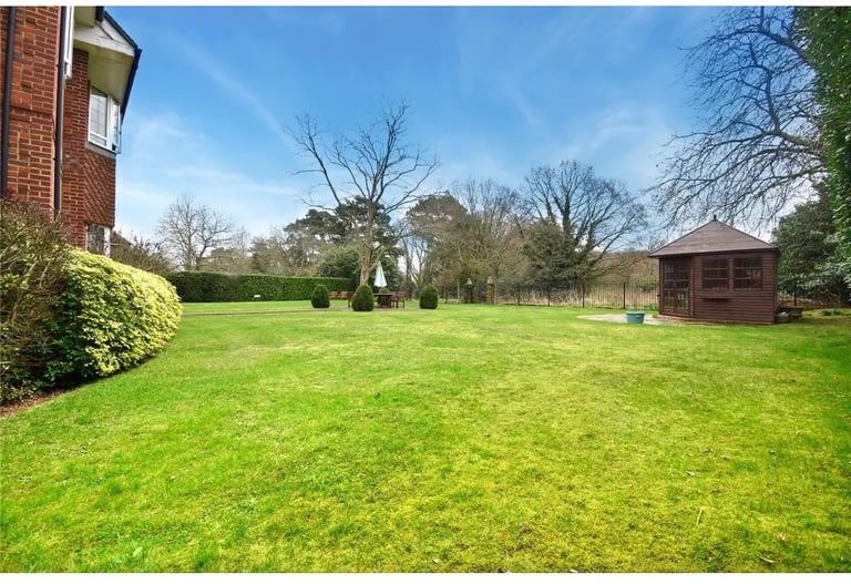 2 bedroom 2 bathroom property to rent shoppenhangers road Maidenhead 