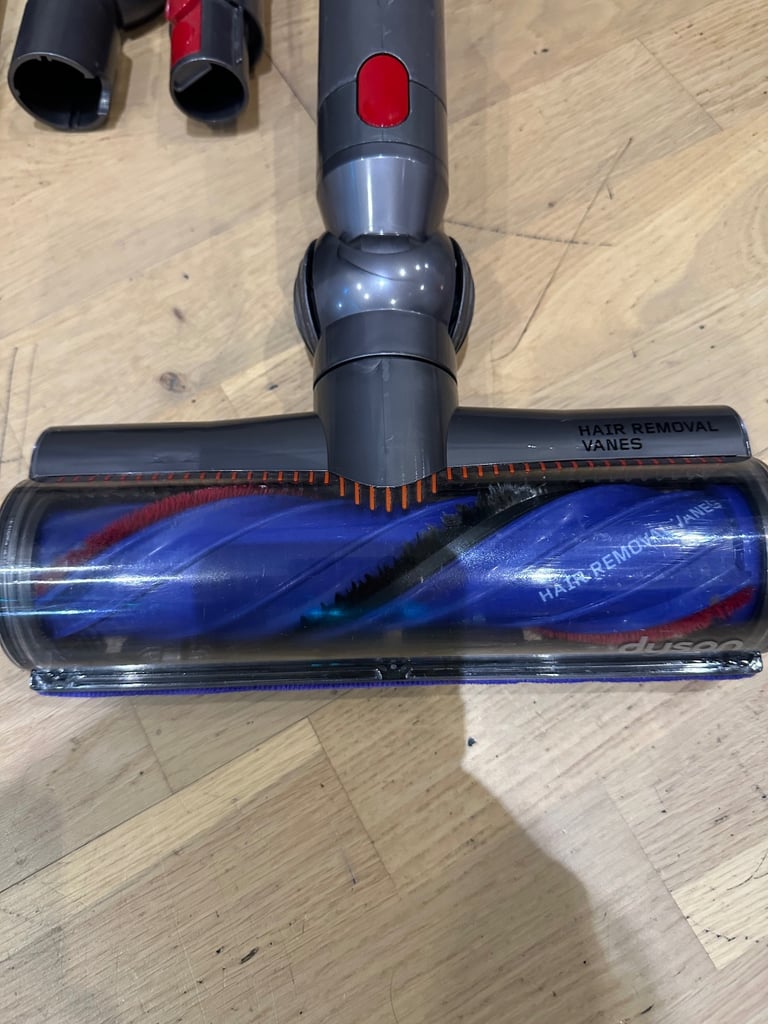 Dyson cyclone v10 total clean full bundle 