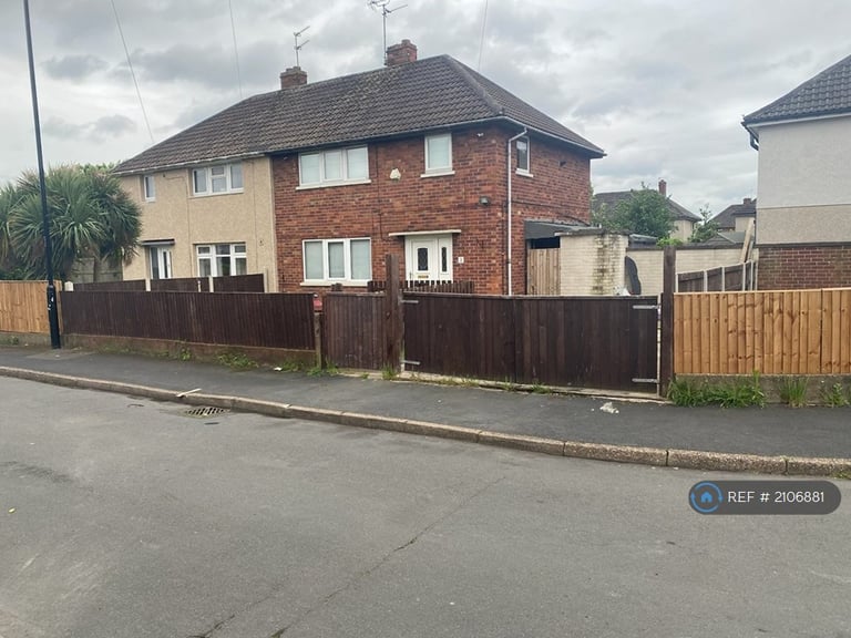 3 bedroom house in Tennyson Avenue, Thorne, Doncaster, DN8 (3 bed