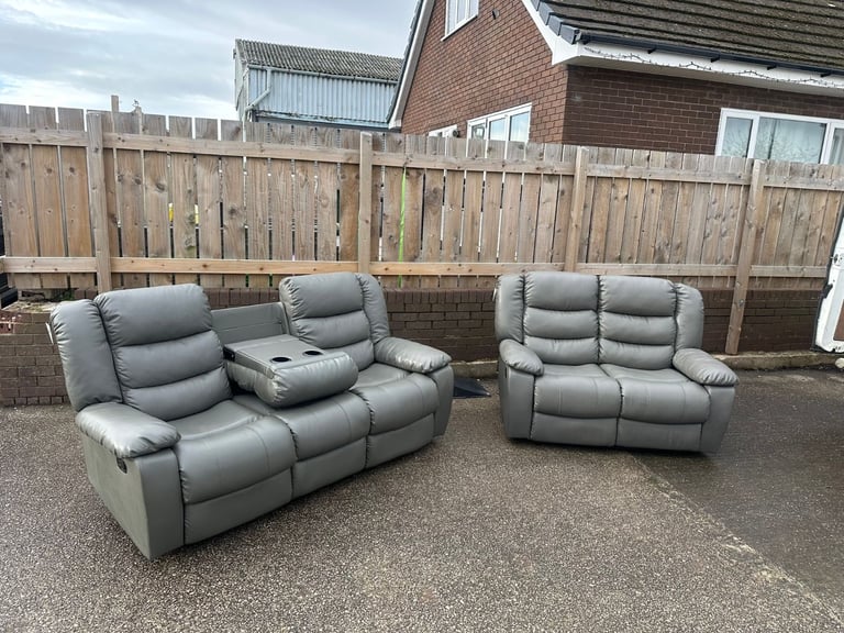 Stunning Grey Leather 3&2 seater suite FREE SAME/NEXT DAY DELIVERY