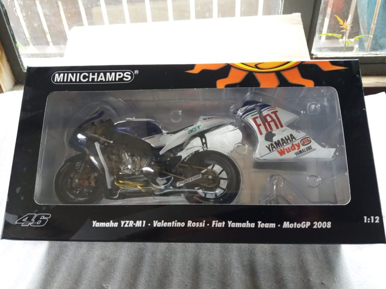 MINICHAMPS 1/12 Scale Yamaha ( Valentino Rossi)