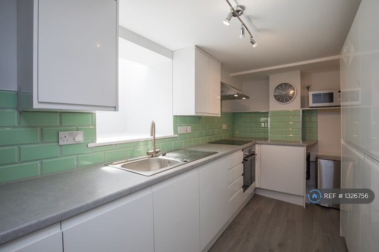 6 bedroom house in Rupert Road, Guildford, GU2 (6 bed) (#1326756)