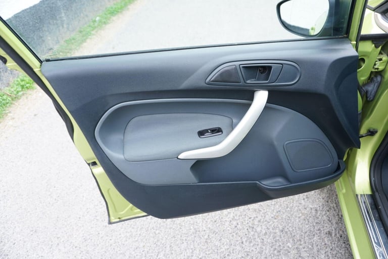 2010 Ford Fiesta 1.6 Titanium 5dr HATCHBACK Petrol Manual