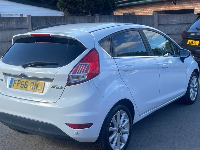 2016 Ford Fiesta 1.0T EcoBoost Titanium Hatchback 5dr Petrol Powershift Euro 6 (100 ps) Hatchback...