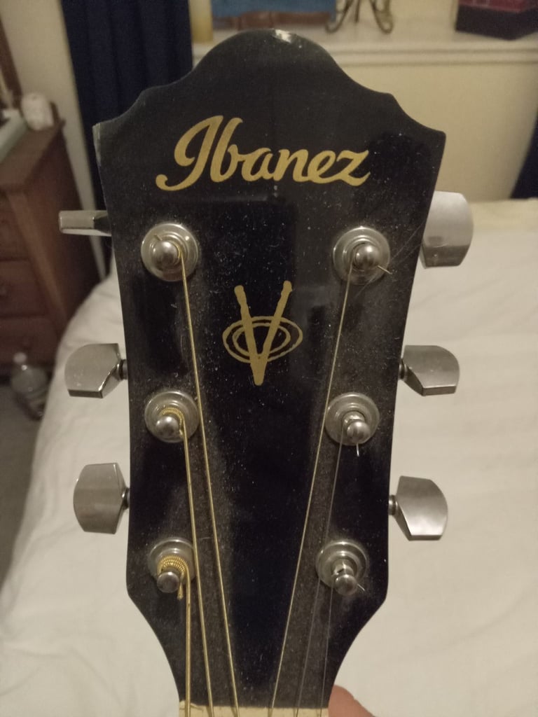 Acoustic Guitar with free carry bag
