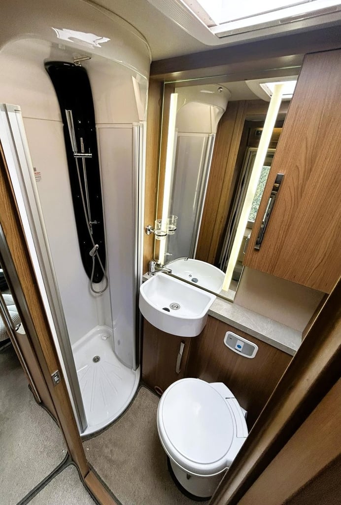 2017 AUTOTRAIL APACHE 634 2 BERTH U-SHAPE LOUNGE Motorhome for Sale